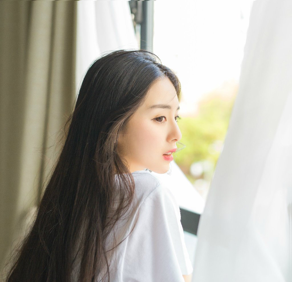 本已经闭目待死的伏德闻言不禁微微一怔，下意识的点点头。